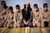 داعش يعدم صحافية ويجند اطفالا لاقتحام بغداد