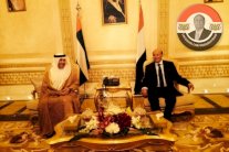 هادي يلتقي وزير الدولة الإماراتي للشؤون الخارجية