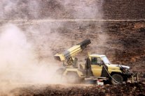 التحالف يغير على الحوثيين ومعارك برية في الجنوب