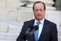 هولاند: على سوريا أن تنتهي من الأسد