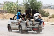 التحالف العربي يواصل غاراته على مواقع الحوثيين 