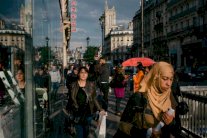 منع الحجاب تمييز ضد المسلمين ترعاه الدولة الفرنسية!