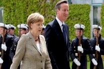 ميركل تأمل ببقاء بريطانيا