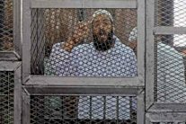 الإعدام لثمانية 