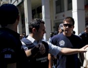 استجواب سوري في اليونان حاول تهريب رصاص لتركيا