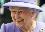 الملكة اليزابيث تعرض برنامج الحكومة في البرلمان