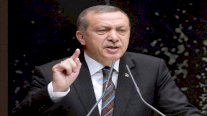 اردوغان يقاضي صحيفة نشرت صور تسليم اسلحة لـ