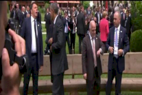 أوباما يتجاهل العبادي حينما اقترب منه