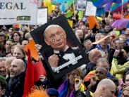 علماء روس يخرجون في تظاهرة نادرة مناهضة للحكومة