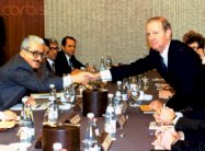 جيمس بيكر يستذكر اجتماع الفرصة الأخيرة مع طارق عزيز