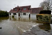 ارتفاع حصيلة الحريق والفيضانات بغانا الى 150 قتيلا