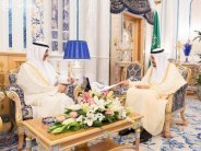 العاهل السعودي يتسلم رسالة من أمير الكويت
