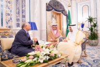 العاهل السعودي يستقبل رئيس وزراء ماليزيا