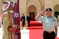 عبدالله الثاني يسلّم جيشه 