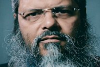 عرّاب تجنيد (الجهاديين) البريطانيين يعتذر