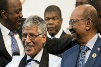 غادر البشير جوهانسبيرغ .. لم يغادر !