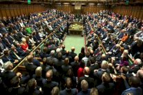 نواب بريطانيا يصوتون على استفتاء