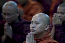 مئات البوذيين يتظاهرون ضد المهاجرين في بورما