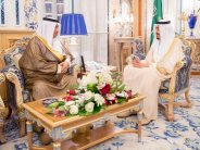 العاهل السعودي يتسلم رسالة من أمير الكويت