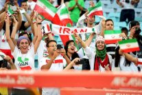 منع التظاهر دفاعا عن حق الإيرانيات بحضور المباريات