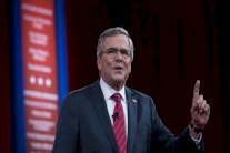 قبل ايام من ترشحه رسميا... بوش يبدل في طاقم حملته