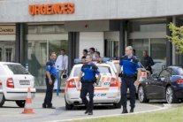 كيري لا يزال في المستشفى بعد عشرة ايام على كسره عظمة