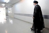 خلافة خامنئي تفجر صراعاً في إيران 