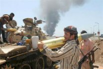 اشتباكات بين المقاومة الشعبية والحوثيين في تعز 