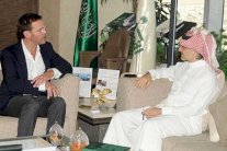 الوليد بن طلال يرشح ميردوخ الإبن لقيادة (تويتر) 