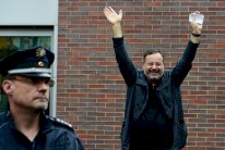 أحمد منصور يتهم المانيا بالرضوخ لضغوط مصر