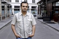 نازح سوري يروي كيف رحل من مدينته حلب الى باريس