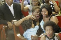 اول صلاة في كنيسة تشارلستون بعد مجزرة الاربعاء