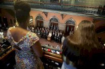 حاكمة كارولاينا تدعو الى سحب العلم الكونفدرالي