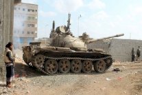  طيران التحالف يستهدف الحوثيين بمداخل عدن