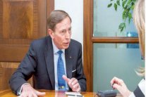 بترايوس: الميليشيات الشيعية أخطر من داعش