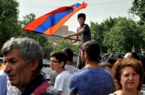 مئات المتظاهرين في يريفان لليوم ال11 على التوالي