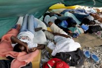 ايطاليا تنقذ 2900 مهاجر قبالة ليبيا في يوم واحد