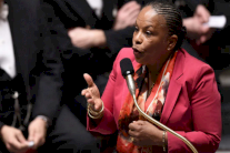 فرنسا قد تمنح اللجوء السياسي لسنودن وأسانج