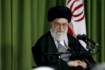 إيران تتراجع عن مطلب رفع العقوبات فوراً