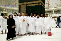 جنود مسلمون بريطانيون يؤدون العمرة