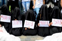 النساء... هدايا داعشية في مسابقات رمضان القرآنية!