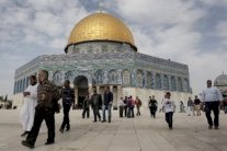 نحو مئتي الف مصل في الاقصى في الجمعة الثالثة لرمضان