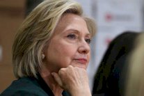 كلينتون تحذر من 