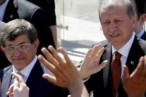 إردوغان يكلّف أوغلو بتشكيل حكومة ائتلاف 