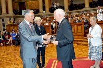 اندريه أزولاي يفوز بجائزة 