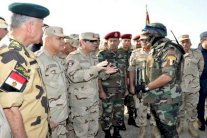 السيسي يزور شمال سيناء مرتدياً الزي العسكري