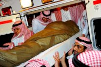 الأمير سعود الفيصل يُوارى الثرى في مقبرة العدل