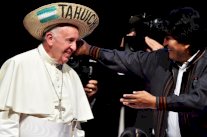 البابا فرنسيس يطالب بوقف 