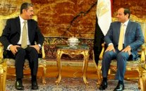 السيسي يلتقي بحاح ويحض على الحوار السياسي في اليمن