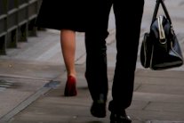 إختلاف مواقف شباب وكهول المسلمين من عمل المرأة